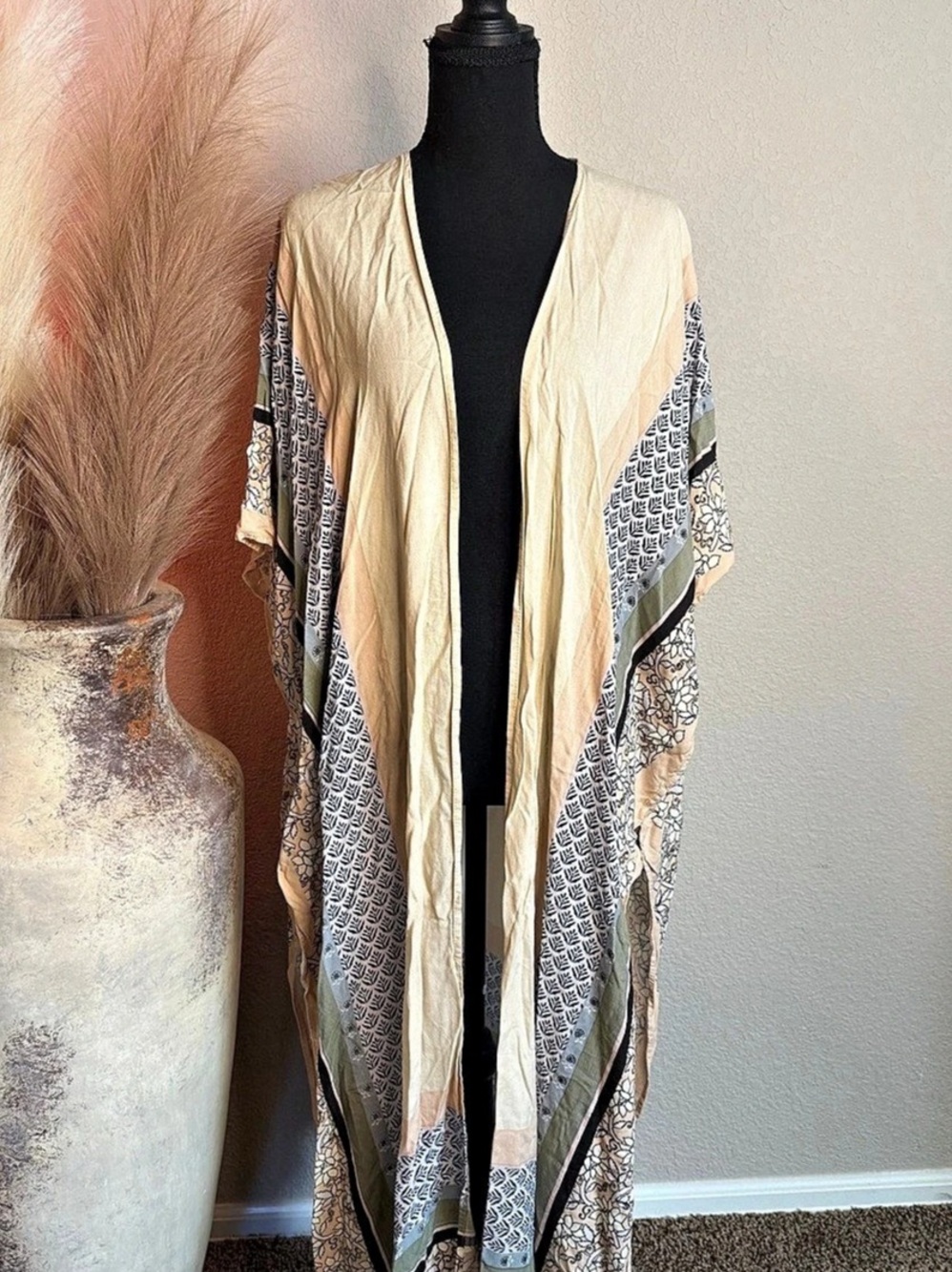 Steve Madden Printed Kimono Cape in Cream & Black Like New